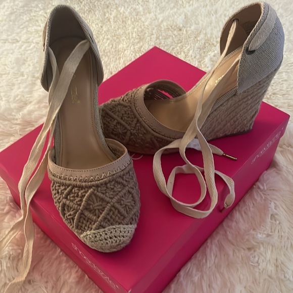 Mauve fabric wedges with wicker bottom - Picture 1 of 8